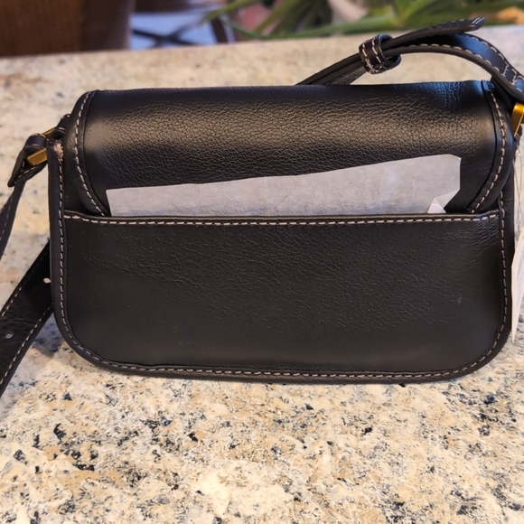 Fossil Heritage Flap black, crossbody purse. - Picture 2 of 9